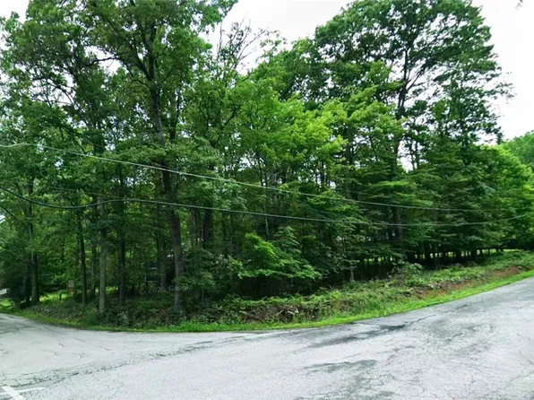 713 Horse Shoe Bend Rd, Acme, PA 15610