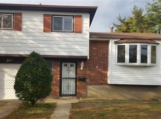 9 Lake Ave, Deer Park, NY 11729