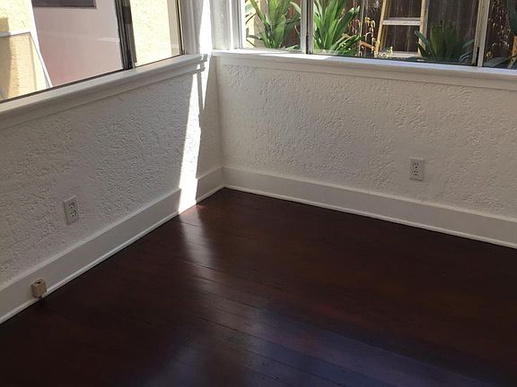 4th image of 713 Broadway St