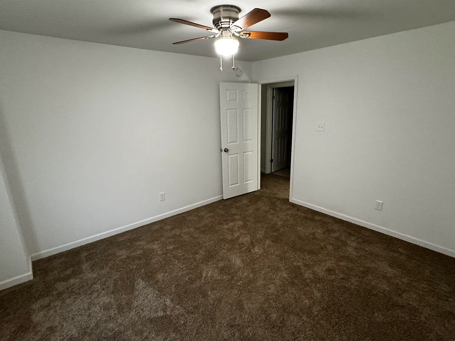3 bed, 2.5 bath, 2026 sqft, $1,595 — Photo 3