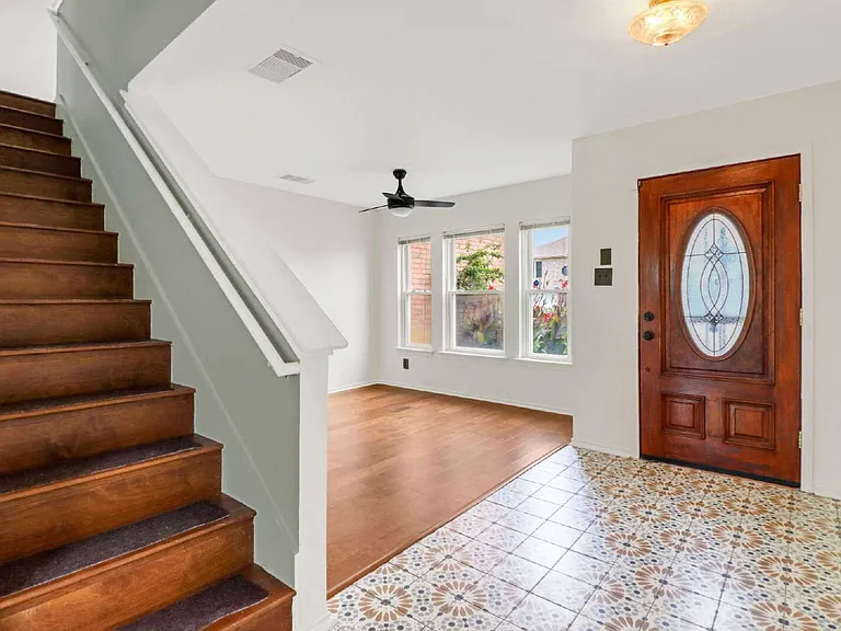 5923 Walnut Mill Dr — Photo 2
