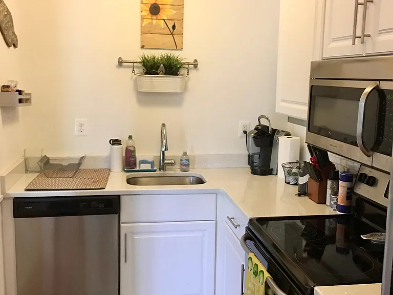 605 N Irving St #22 — Photo 8