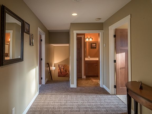 4th image of 4104 Hillside Ln