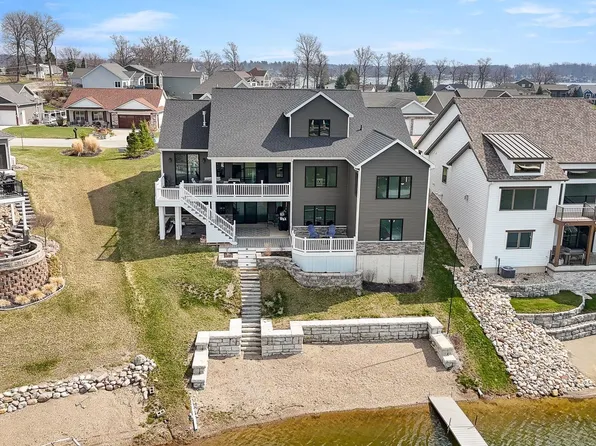 40 Lane 283 Hamilton Lk, Hamilton, IN 46742