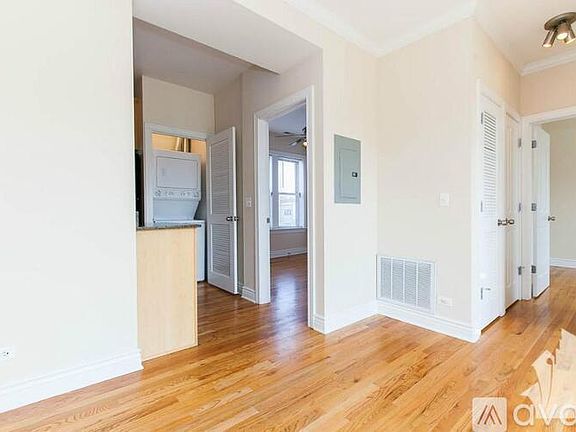 2nd image of 1212 W Waveland Ave #2