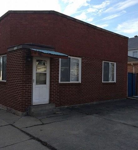 2nd image of 7501 W 58th Pl
