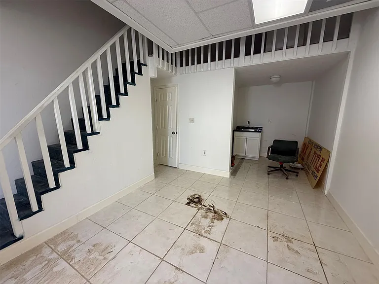 5914 Cullen Blvd — Photo 10