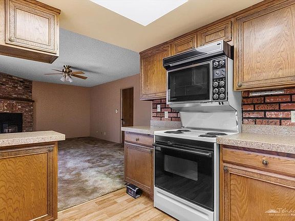 4th image of 24450 Bay Ct