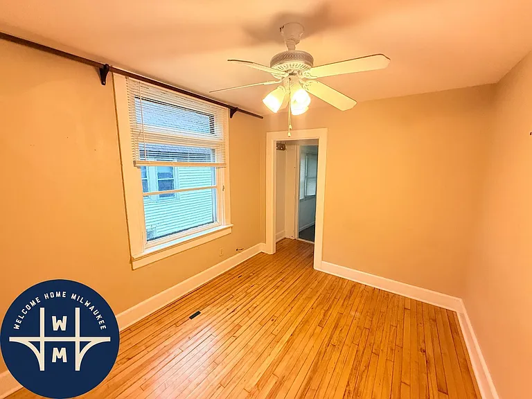 1720 N Astor St — Photo 3