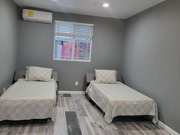 4th image of 1509 E Broadway #2