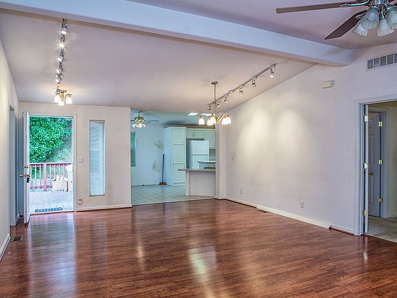 3rd image of 34 Stowa Way