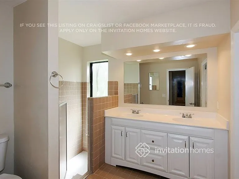 7002 NW 38th St — Photo 17