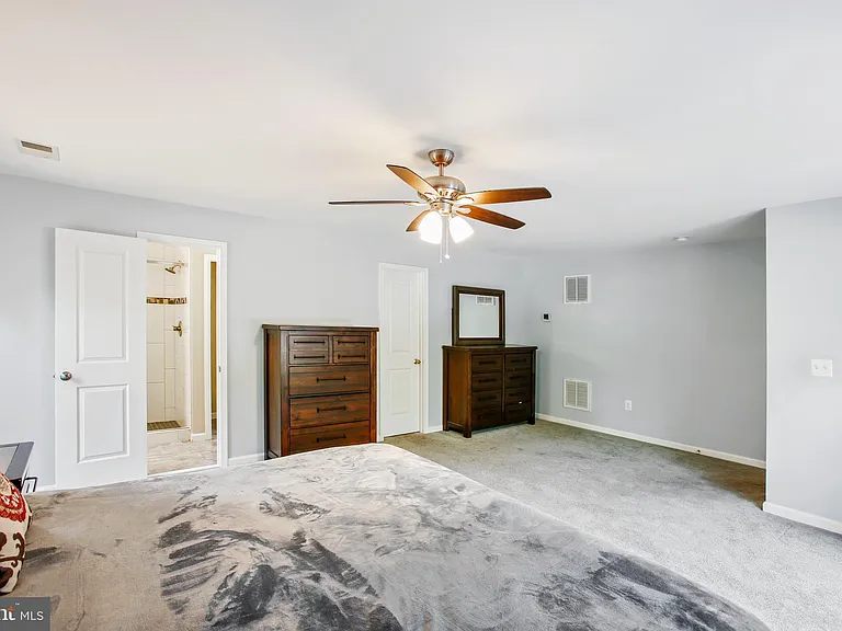 1913 Paul Spring Pkwy — Photo 17