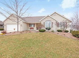 1394 Pinnacle Cir, Sun Prairie, WI 53590