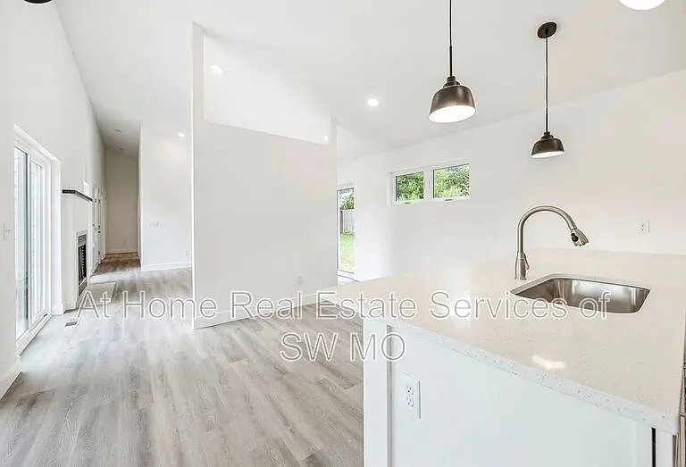 3481 W Moark St — Photo 4