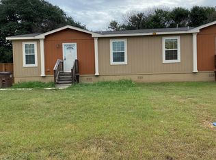 121 Reynolds St, Lockhart, TX 78644