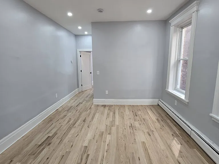 81 Bostwick Ave #2R — Photo 6