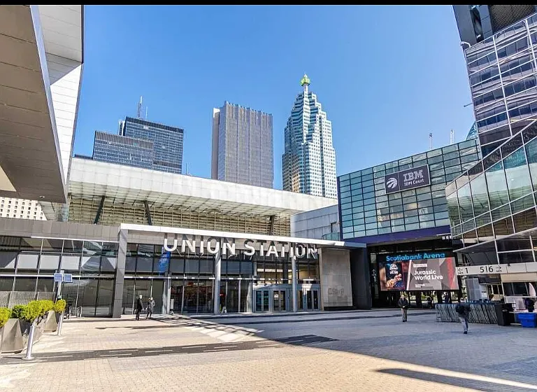 2 Minute Walk To Union Station