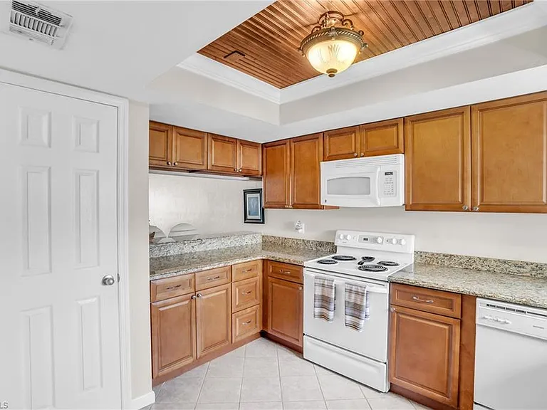 4640 Chantelle Dr #N204 — Photo 11