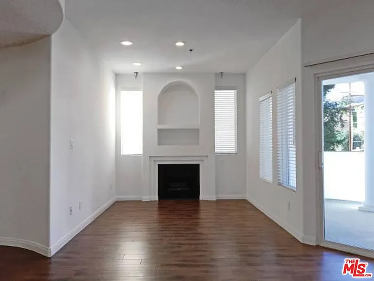 12712 Moorpark St #103 — Photo 8