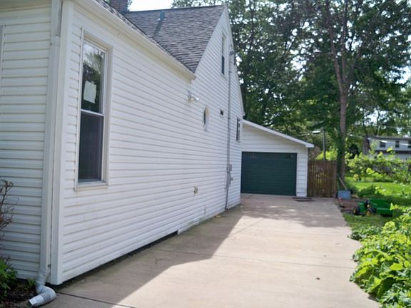 2nd image of 21136 Dettmering St