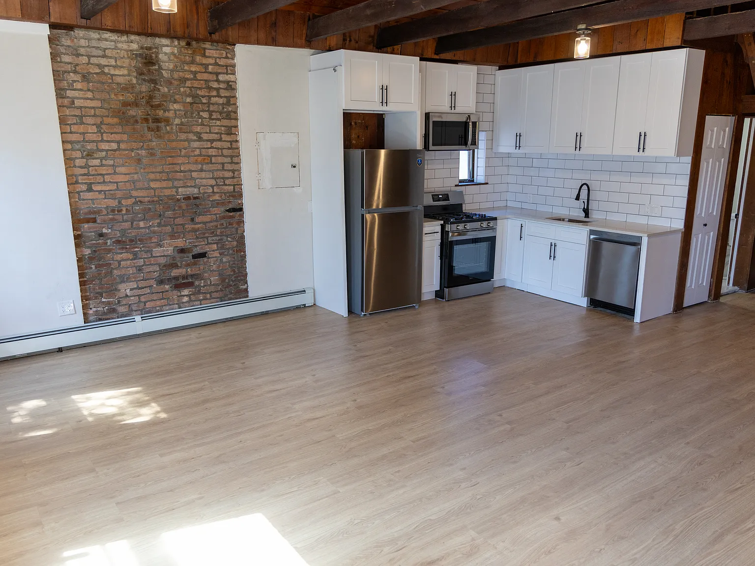 Studio, 900 sqft, $1,199 — Photo 3