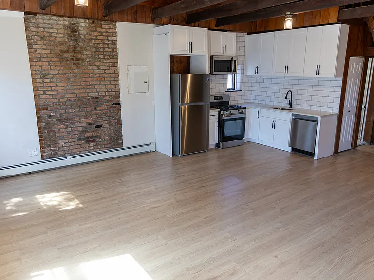 11 Jefferson St #2A — Photo 3