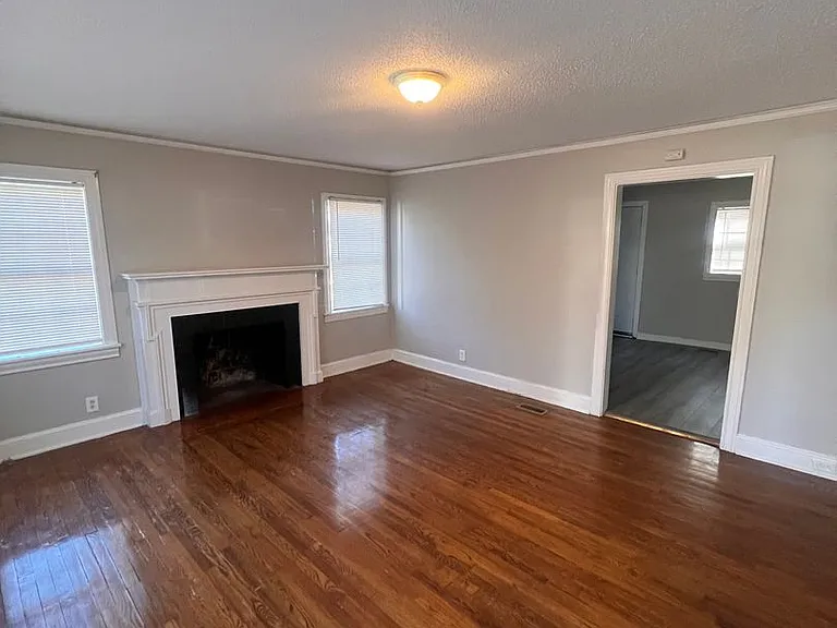 301 Potomac Ave — Photo 2