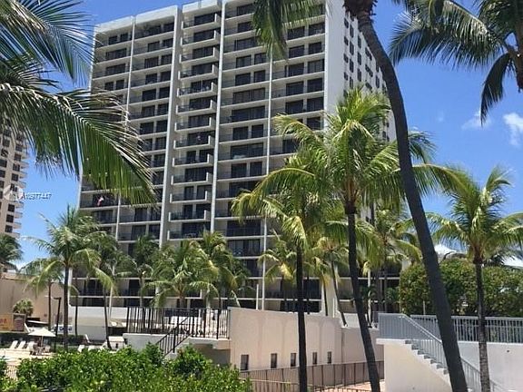 2nd image of 2625 Collins Ave APT 315