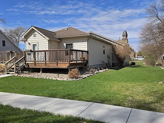 106 S Viola St — exterior photo