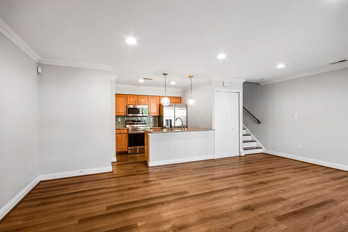 3 bed, 2.5 bath, 1670 sqft, $2,800 — Photo 1