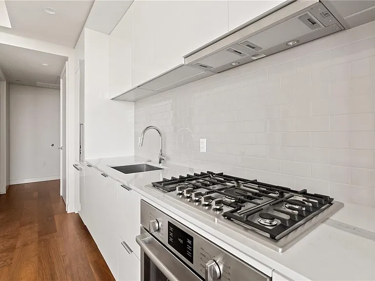 44 East Ave #2011 — Photo 17