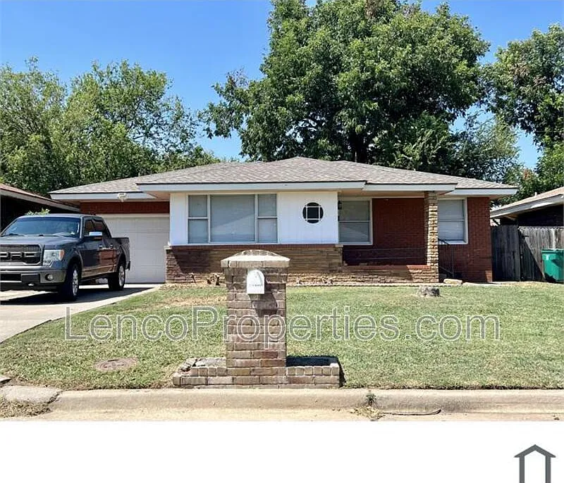 3 bed, 1.0 bath, 949 sqft, $1,145 — Photo 1