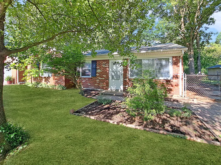 8212 Candleglow Ln — Photo 1