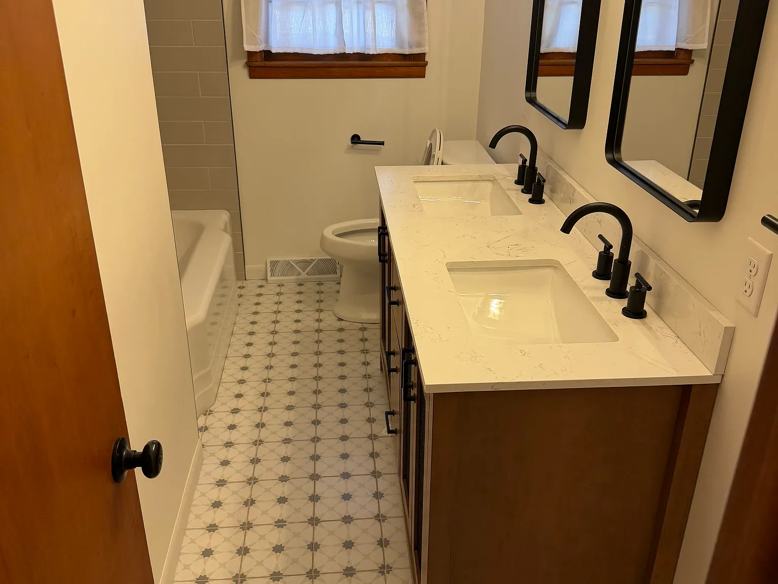 3 bed, 1636 sqft, $1,900 — Photo 2