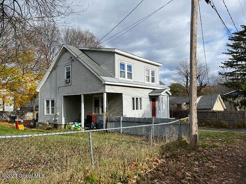 2nd image of 319 Oakhurst Street