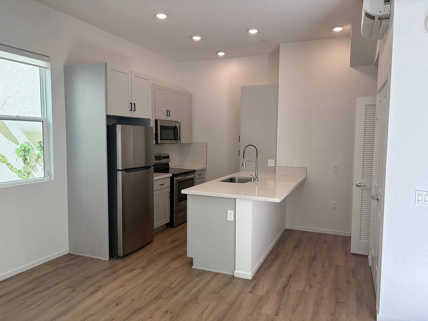 Division & Highland Rowhomes — Photo 3
