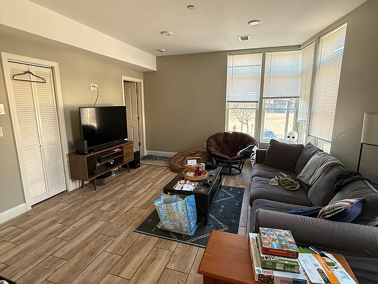 10 Roxbury St #3 — Photo 5