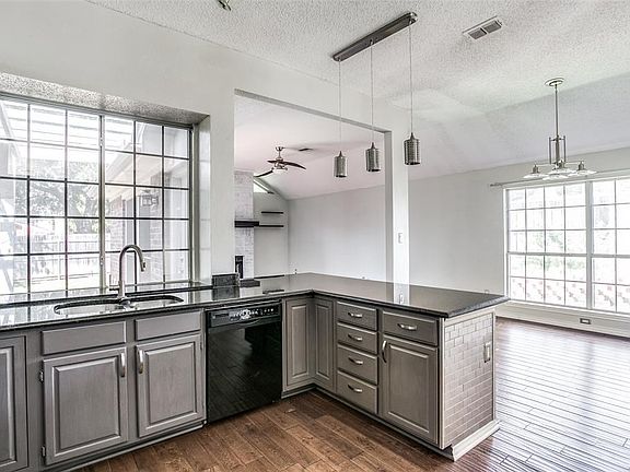 4th image of 4102 Harvestwood Dr