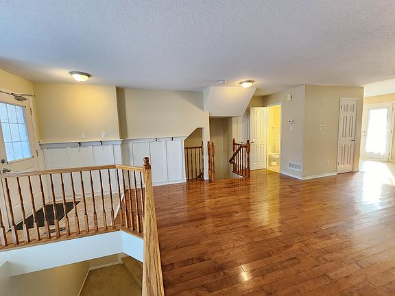 3rd image of 70 Edenvale Dr #145