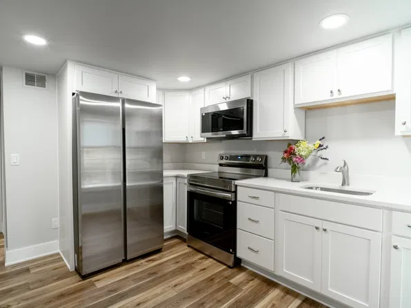 409 S Leroy St #2, Fenton, MI 48430