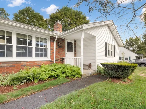 32 Scenic Dr, Worcester, MA 01602