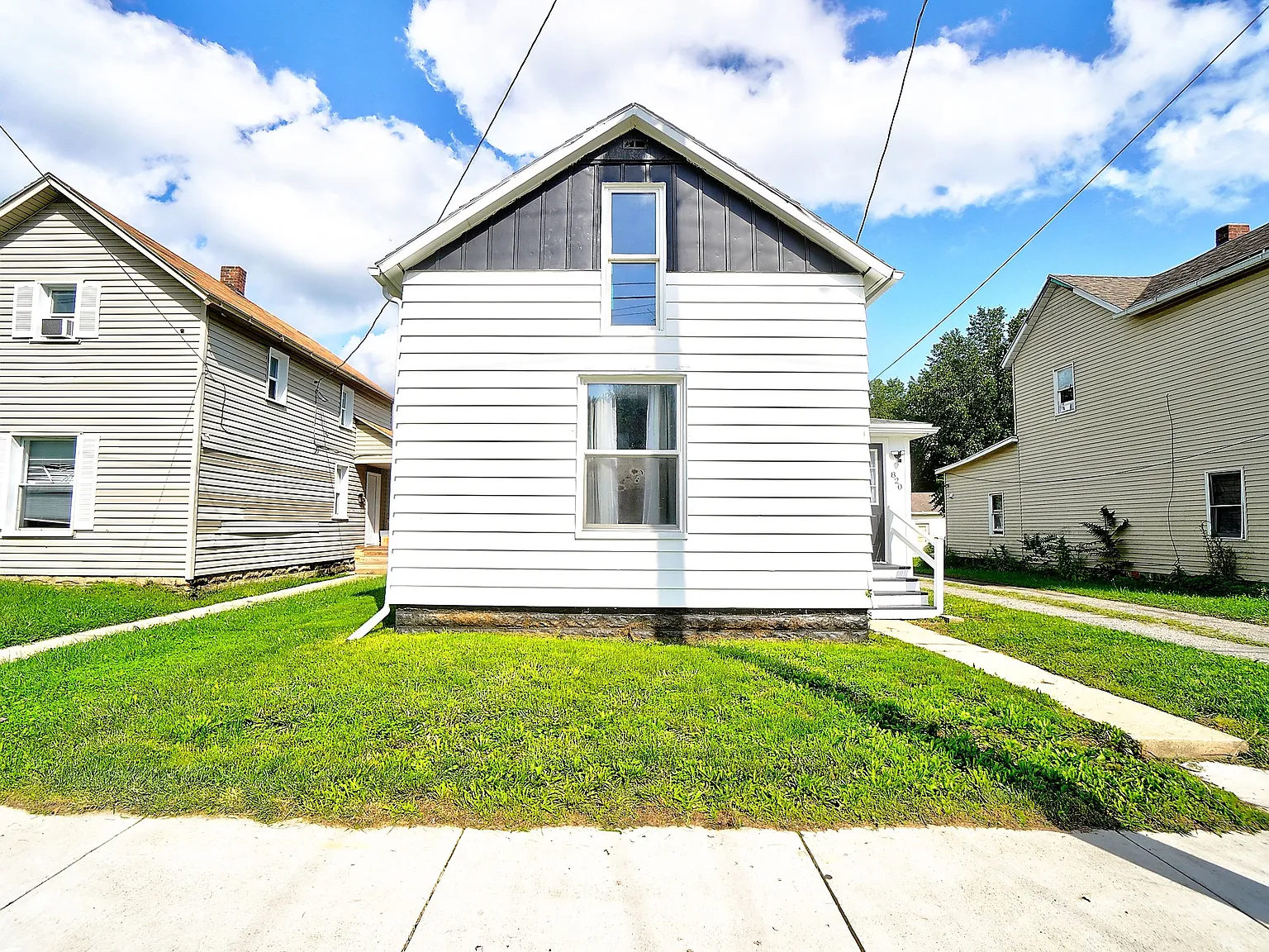 3 bed, 1.0 bath, 1700 sqft, $1,950 — Photo 2