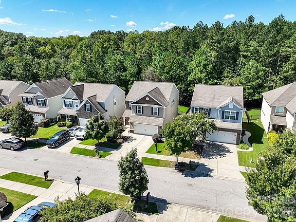 3rd image of 78130 Rillstone Dr