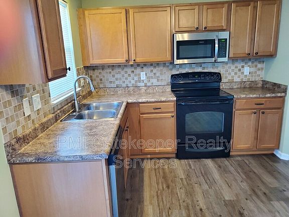 3rd image of 5735 Clemens Dr