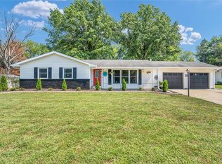 1927 University Dr, Charleston, IL 61920