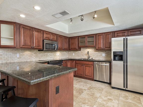Kitchen/Breakfast Bar