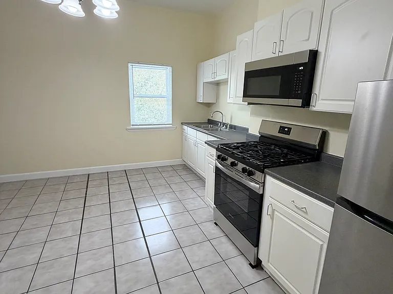1412 Main St #2 — Photo 10