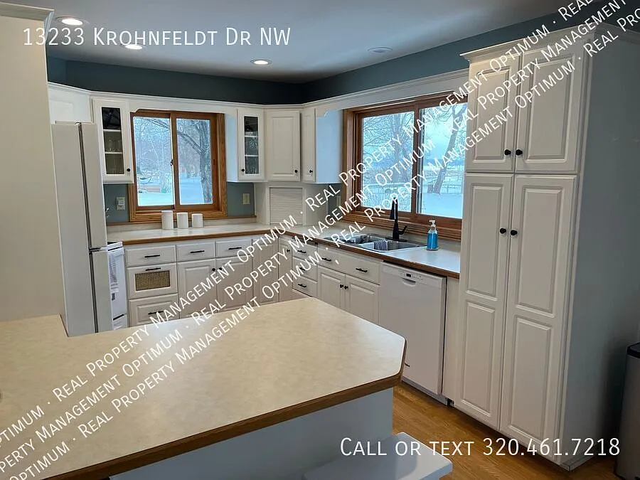 Fall Winter Rental Lakeshore Home on Lake Miltona - 3 Bedroom 3 bath — Photo 3