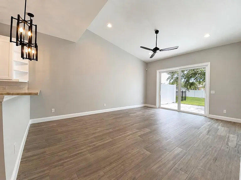 1156 Windjammer Dr — Photo 7